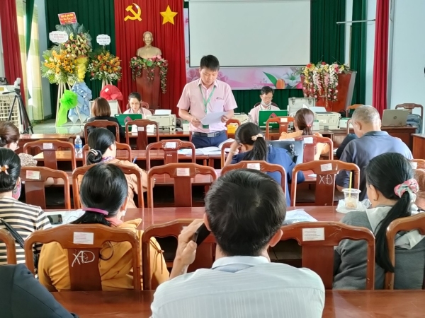 Ngân hàng chính sách xã hội huyện Phú Riềng thực hiện tốt công tác giải ngân các nguồn vốn tín dụng.