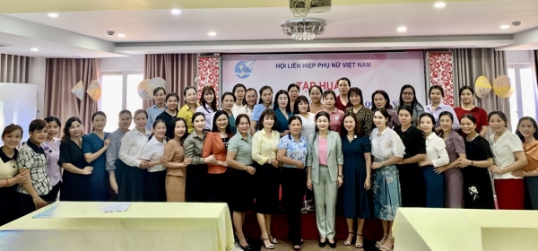 Phú Riềng 8 cán bộ phụ nữ huyện, xã được tập huấn nâng cao năng lực lãnh đạo, quản lý
