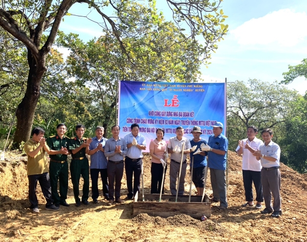 Lễ khởi công xây dựng nhà Đại đoàn kết cho hộ ông Lê Văn Bá, thôn Phú Tiến, xã Phú Trung