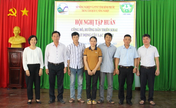 Thành lập Câu lạc bộ IPM xã Long Tân, giúp nông dân trao đổi kinh nghiệm trong nông nghiệp.