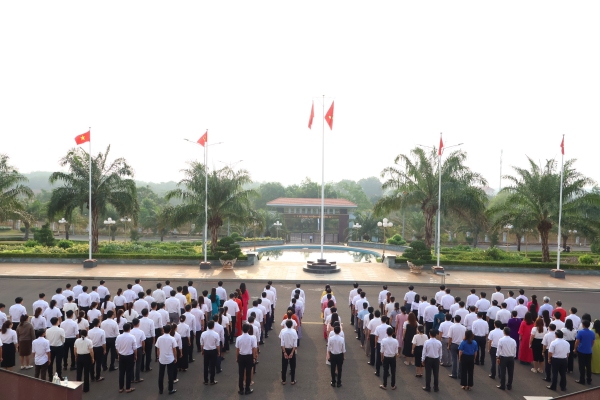 Huyện Phú Riềng tổ chức lễ chào cờ đầu tháng 4 và phát động hiến máu tình nguyện.