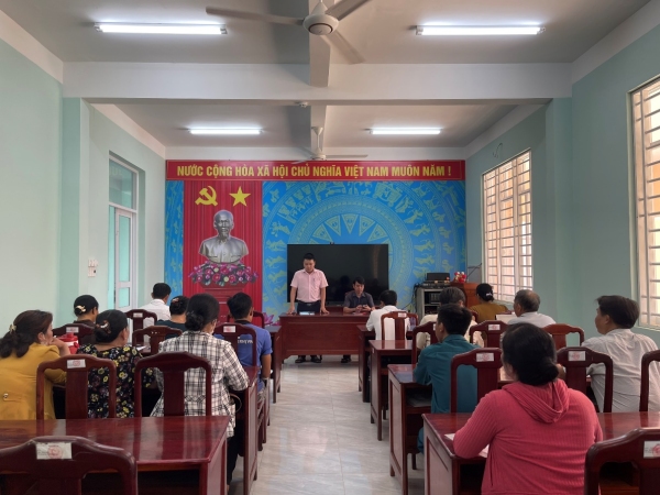 Ngân hàng Chính sách xã hội huyện Phú Riềng tập huấn nghiệp vụ tín dụng tại xã Long Hà.