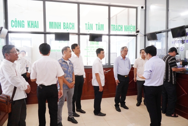 Phú Riềng: Đoàn công tác của huyện Chợ Lách, tỉnh Bến Tre.