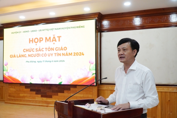 Phú Riềng họp mặt chức sắc tôn giáo, già làng, người có uy tín năm 2024.