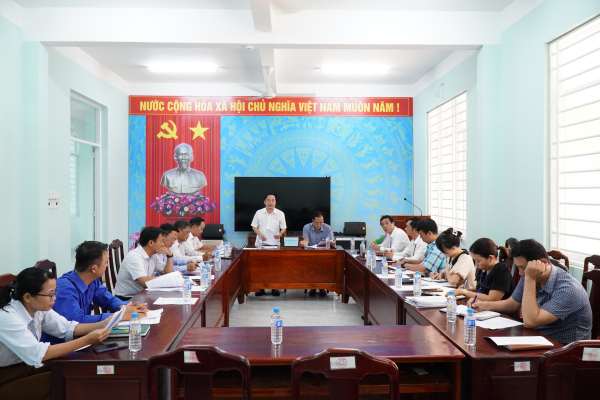 Ban kinh tế - xã hội HĐND huyện giám sát kết quả thực hiện các chương trình mục tiêu Quốc gia tại xã Long Hà.