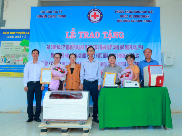 Trung tâm Y tế huyện Phú Riềng tiếp nhận trang thiết bị y tế.