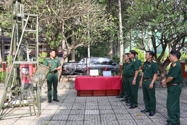 Sáng kiến “Thiết bị hỗ trợ luyện tập môn bóng chuyền”của Ban CHQS huyện Phú Riềng đạt giải nhì cấp Quân khu năm 2024.