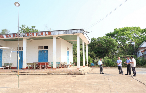 Kiểm tra các danh mục đề nghị đầu tư trong Chương trình xây dựng nông thôn mới kiểu mẫu xã Phú Riềng.