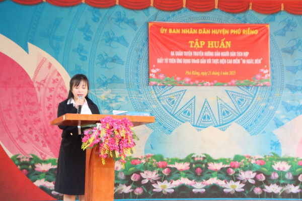 Phú Riềng: Tập huấn, ra quân tuyên truyền cài đặt, tích hợp giấy tờ trên ứng dụng VNeID gắn với chiến dịch “90 ngày đêm”.