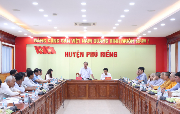 Phú Riềng: Họp mặt chức sắc tôn giáo, già làng, người có uy tín  tiêu biểu huyện năm 2025.