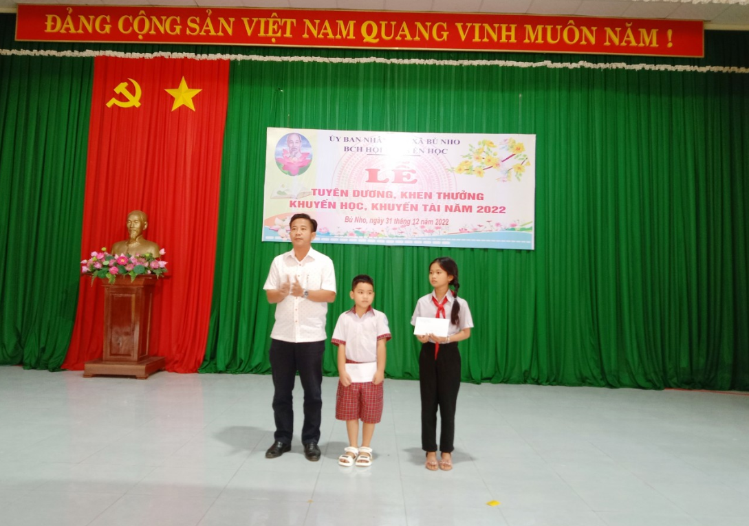 Hội Khuyến học xã Bù Nho tổ chức Lễ tuyên dương khen thưởng năm 2022