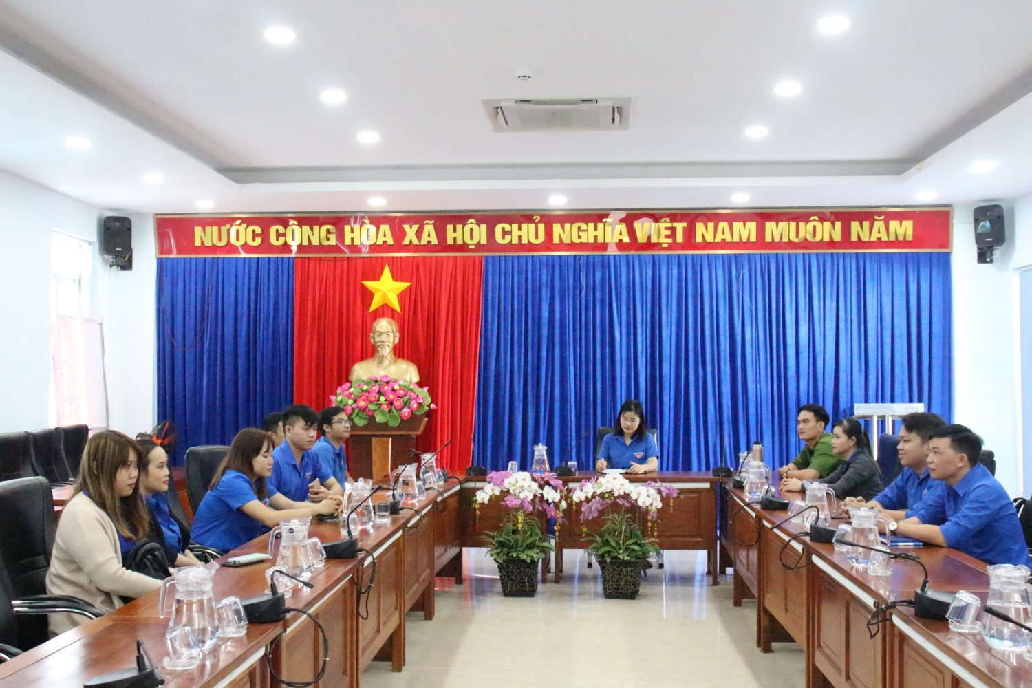 Cán bộ Đoàn huyện Phú Riềng tham gia Hội nghị triển khai chuyên đề học tập và làm theo tư tưởng đạo đức Hồ Chí Minh và nghị quyết đại hội Đoàn.