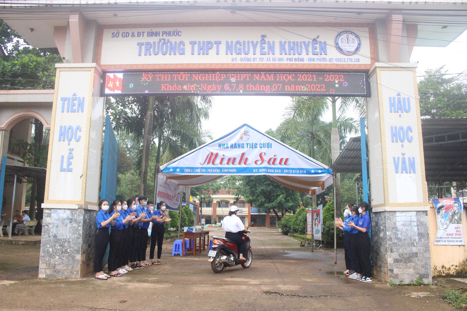 885 thí sinh huyện Phú Riềng bước vào môn thi tốt nghiệp THPT đầu tiên.