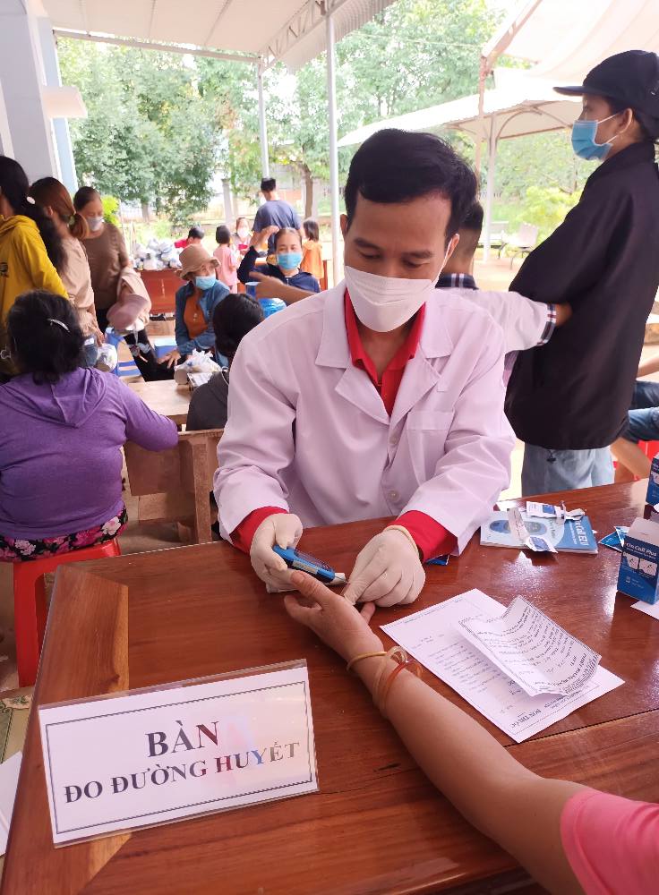 Niềm vui của những bệnh nhân nghèo xã Bình Sơn