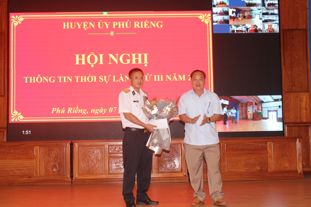 Huyện ủy Phú Riềng tổ chức Hội nghị trực tuyến thông tin thời sự lần III năm 2022